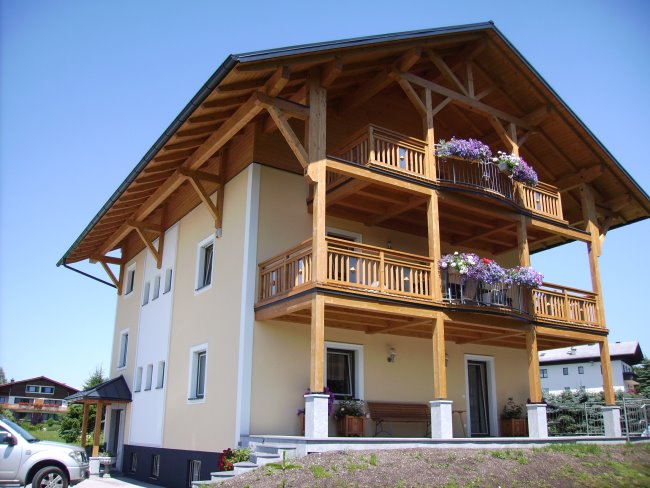 Präsentationsansicht der Firma Kreuzer Holzbau GmbH